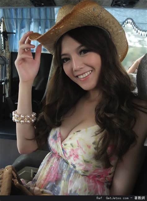 艾薇·阿哲越美混血美少女，西方洁白皮肤与东方羞涩性情的完美结合