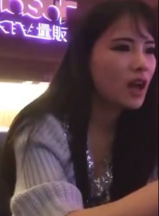 KTV上班的小姐姐：工作态度、上班时间与客人的嬉戏打闹