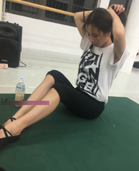 苏珊：华裔大学萌妹，斗鱼四朵金花，清纯美丽，绅士纯情小白兔，妩媚狐狸精