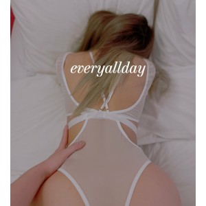 OnlyfansEveryday诱惑合集5.2G百度云，让你走进网红美女主角“芭比”的迷人世界。