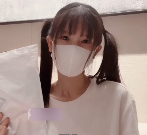网红小伊伊精选光“阴”妹子天花板▌粉色情人▌油光白丝吊带互动体验，百度盘分享