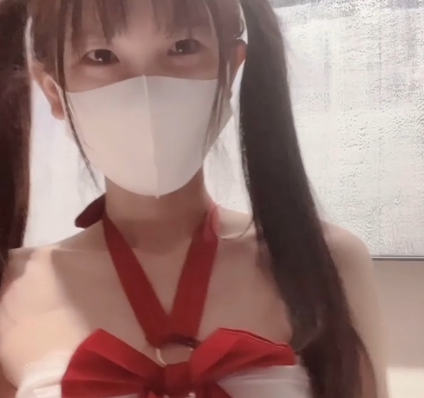 网红小伊伊精选光“阴”妹子天花板▌粉色情人▌油光白丝吊带互动体验，百度盘分享