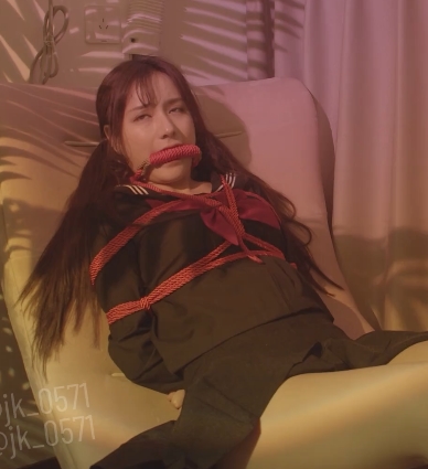 Pornhub推出超可爱JK女友视频，网红小桥如仙女般美丽动人