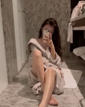 精彩开放反差婊推特合成甄选视频：网红于利精彩表演，爱心传递，激发想象力