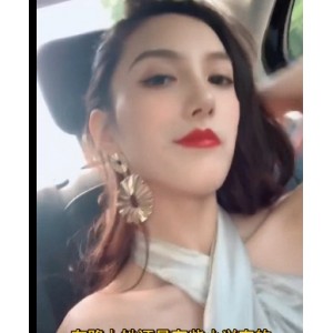 精彩开放反差婊推特合成甄选视频：网红于利精彩表演，爱心传递，激发想象力