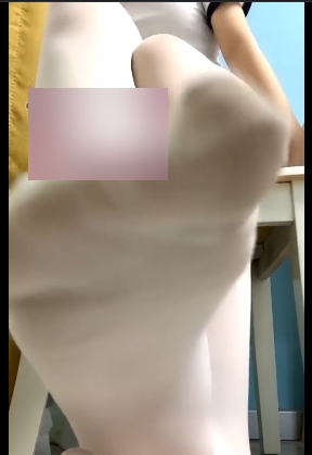 网红“贝贝儿”火爆全网的视频资源爱丽丝穿黑色脚趾印脏臭白丝上下合集恶魔寸止