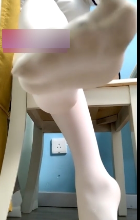 网红“贝贝儿”火爆全网的视频资源爱丽丝穿黑色脚趾印脏臭白丝上下合集恶魔寸止