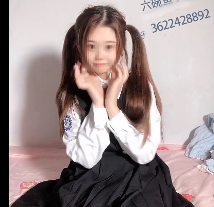 爆裂黑丝JK学生妹：小梅的勇敢与坚强