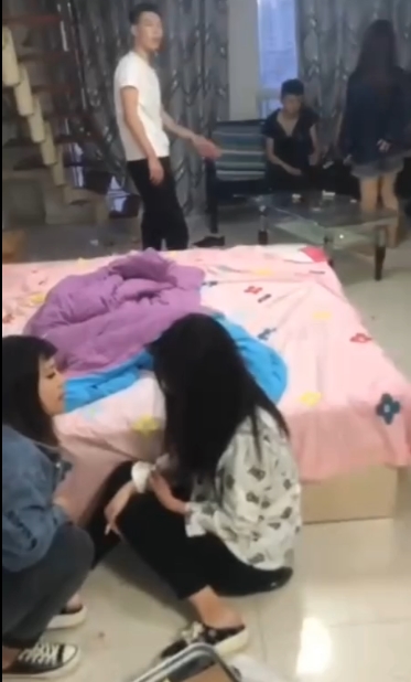 《勇敢女子报复男友劈腿捉奸，现场曝光令人震惊！》