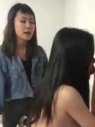 《勇敢女子报复男友劈腿捉奸，现场曝光令人震惊！》