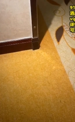 网红老板偷录：最新十月酒店民宿情侣房间，美丽芳芳与老公的真挚爱情