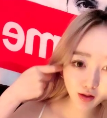 穴网红女神特写：揉搓某处，掰开内裤！584MB百度盘资源！