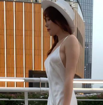 秀人网烧货系列：芝芝Booty、商场晚礼服、透视内裤、漏乳尤物，高颜值妹子，1V1.7G，回头率爆棚！