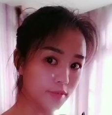 充足乳汁，肆意挤馒头少妇和小孩的奶水飚