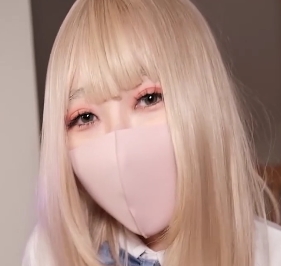 清纯学妹苗条身材，手指扣某处占有