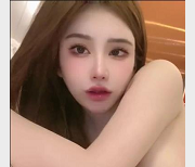 玫瑰鲤鲤：闺蜜组拍，身材颜值爆表！