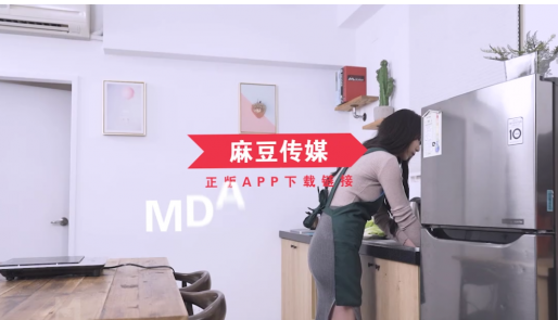 《麻豆混乱三人游：團圓火鍋欲望，姐妹姐夫的某播写真微视频》