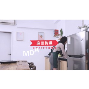 《麻豆混乱三人游：團圓火鍋欲望，姐妹姐夫的某播写真微视频》