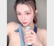 绝美小姐姐妮可完美出脸粉无数，模特美腿主播社保反差，技术KOUJI足技秀身材高颜值！