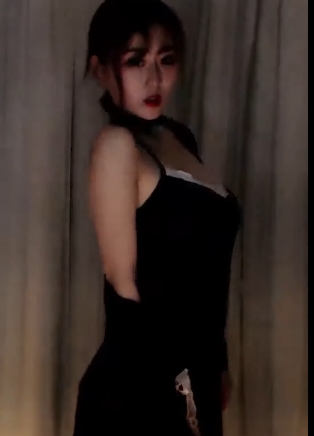 DYTV女神艾玛寒亚、安雅热舞直播：抱走二哈、微微可爱啦、小A懿、赵维娅、奇怪舞、fly利！1V1视频、照片、舞蹈，让你跟随主播进入直播间！