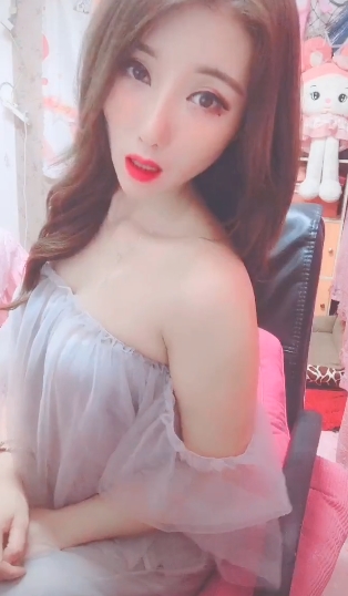 女神若隐若现：抖音小姐姐的丰腴身材与颜值视频