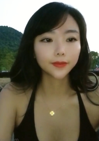 苏妲己女主播精彩直播:御姐小姐姐和男主角的大街公园之旅,满足感十足!1.1G城市视频等你来收藏!