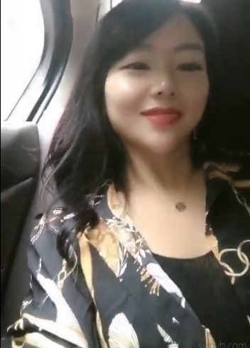 苏妲己女主播精彩直播:御姐小姐姐和男主角的大街公园之旅,满足感十足!1.1G城市视频等你来收藏!