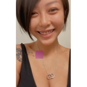 何麦枒Onlyfans百变美少女：爱笑、冷酷、楚楚动人、魔鬼级别视频！