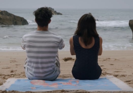 《CP情侣ASYA与ASH的有尺度私拍合集：法国模特男友拍摄的高品质电影镜头场景》