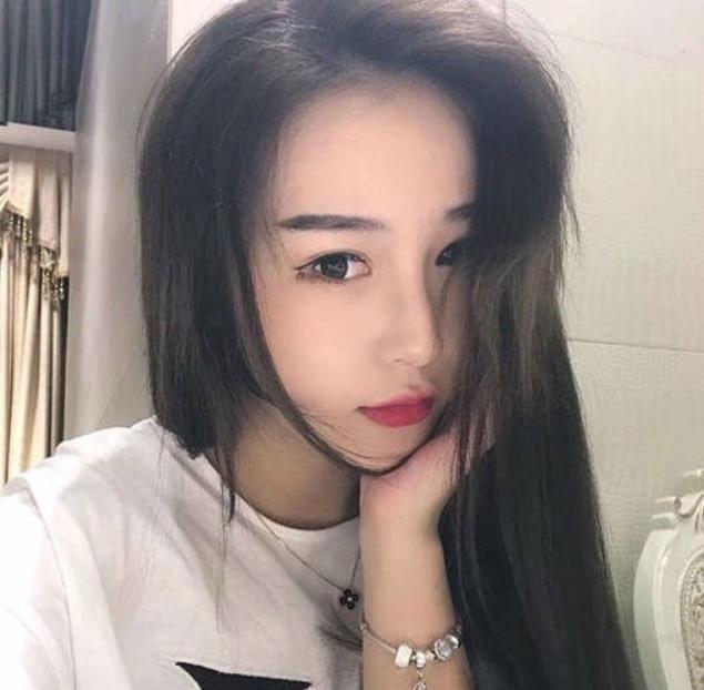 尤果网模特杜雨含青春甜美，美腿日常，抖音开播打赏，私下亲密接触，7.55G精彩作品，长相清纯行为奔放。