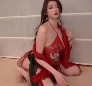 杨晨晨空档红妆异域风情，2V2.9G服装诱惑力