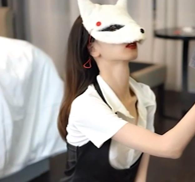 纤细苗条的软软学姐私拍展示（10V，1.3G）