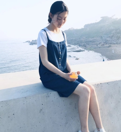 崔洁的土豪包养三人游泄露在百度盘的悲剧中国民航大学学生崔洁的土豪包养三人游的计划泄露在百度盘上，引发了人们的欲望和贪婪。在泄露的文件中，崔洁穿着睡衣，秀发飘逸，大眼睛闪耀，身穿黑色西装，手持银行卡，情调十足。片段中的情节让人心醉神迷，口水直流。在沙发上吞下这个拍摄的画面，让人更加期待这个三人游的情节。