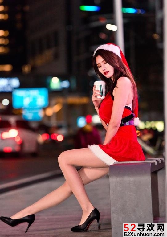 高跟长腿圣诞女郎街拍作品
