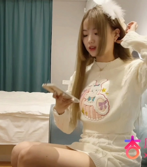 限时特惠高颜值文学系可爱学妹，完美身材雪白大长腿，约会必备！（1V647M度盘）