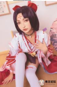 限时特惠神樂坂真冬Cosplay女神合集，抖音经典动漫角色，白色丝袜、蝴蝶结与鹿角，宅男必备资源！