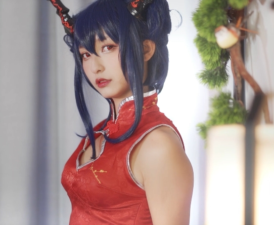 限时特惠神樂坂真冬Cosplay女神合集，抖音经典动漫角色，白色丝袜、蝴蝶结与鹿角，宅男必备资源！