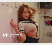 槟榔摊之恋下集：女友被大佬玩游戏的故事