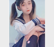 粉嫩妹子鱼丸套装：水手服、丝袜、玩具(18P11V-774M)