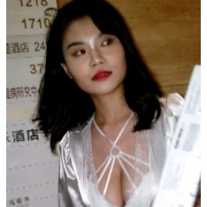 低车灯大奶牛仔短裤美女视频-12V/15.61G百度云