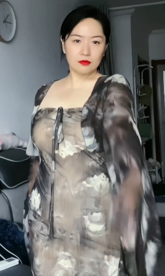 少妇月姐呀自拍视频，45万粉丝，百度盘下载