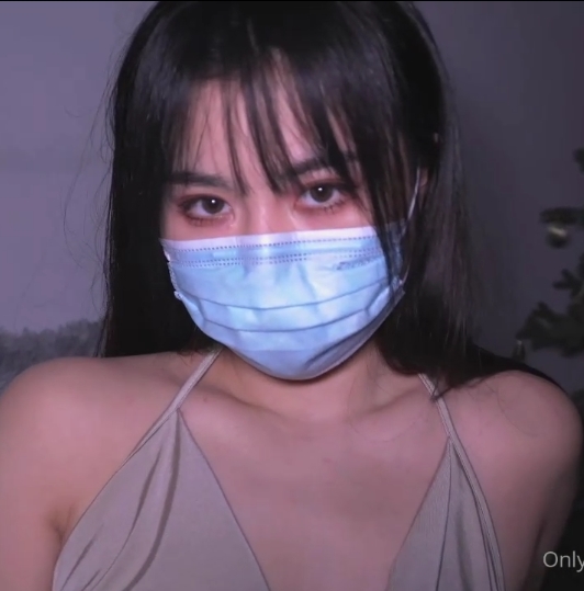 nana闪亮黑丝翘二郎腿互动视频[1v+500m][百度盘]