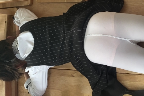 限量版精选网红虾酱女仆装-大长腿洁白无瑕