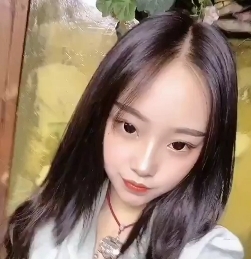 白嫩小表妹的出差写真