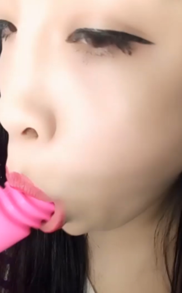 服装店老板娘娜美直播销售服装百度云资源1V446m解压密码“上村花论坛看小”