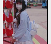 作者自拍：妹子在网吧、电影院、KTV和摩天轮中的大冒险，时长22分钟，完整版，用嘴观看