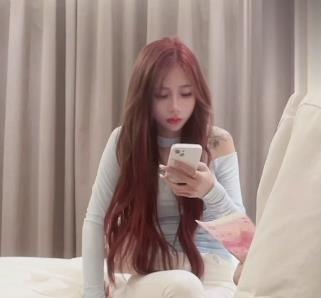 探花柒哥高端局1V-758M视频27分钟，外W女用嘴冒不明液体