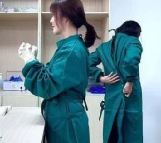 《小医院野性视频大揭秘！清纯护士帮病人玩飞机》