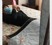 16分钟私人定制古法足疗按摩，作者自拍，火爆女主，帘子隔着腿随意玩
