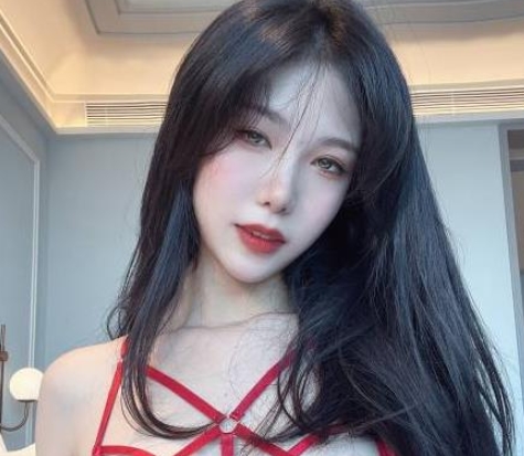 红色网红美女抖娘利世定制新作